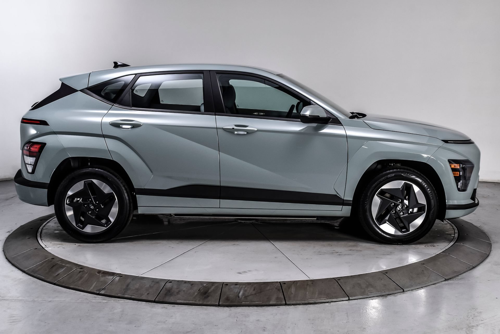 Used 2024 Hyundai Kona SE FWD image 7