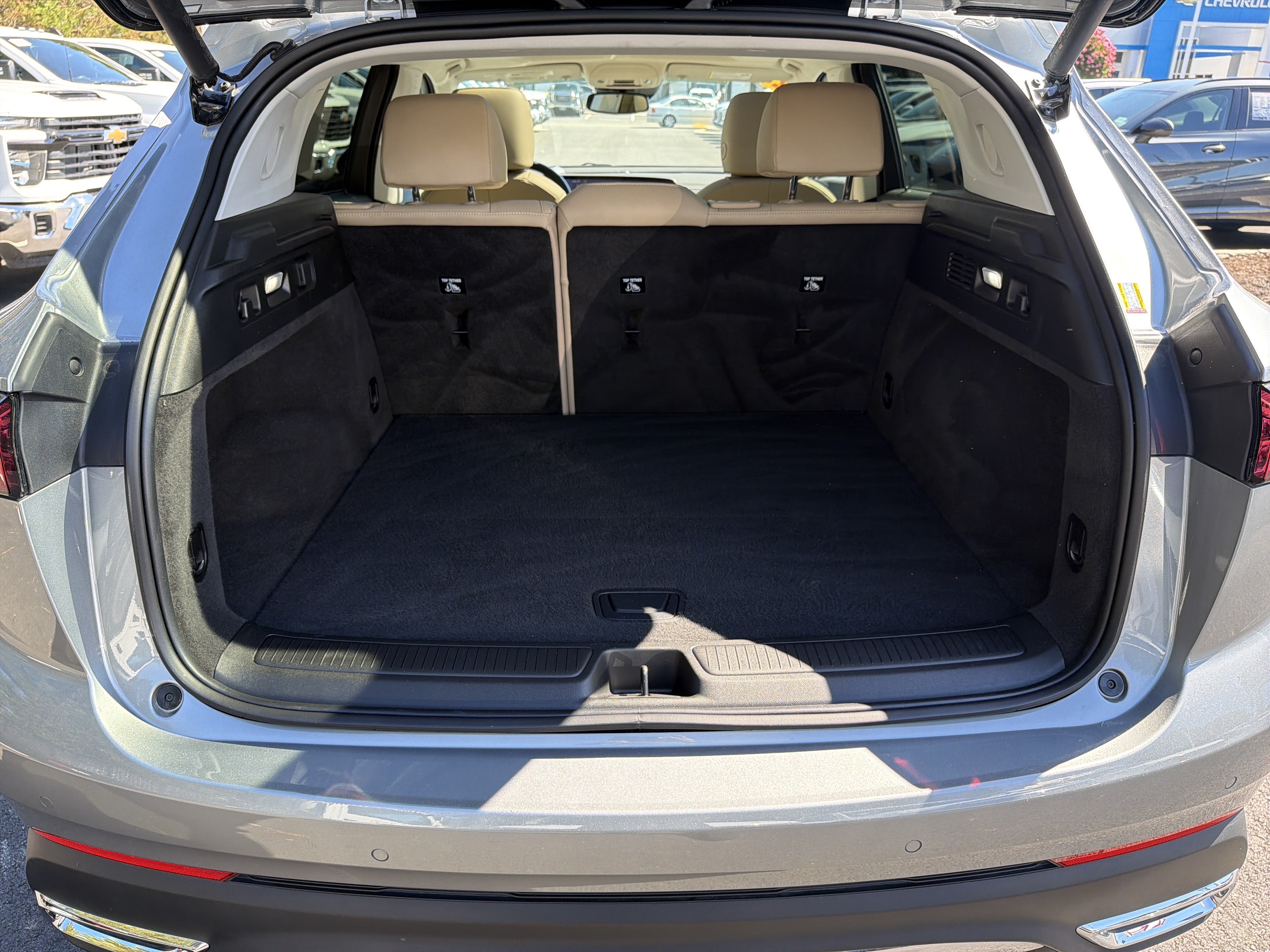Used 2025 Buick Envision Preferred AWD/4WD image 32