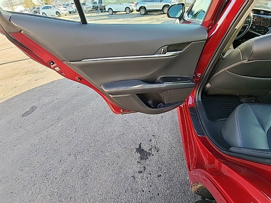Used 2019 Toyota Camry XLE image 24