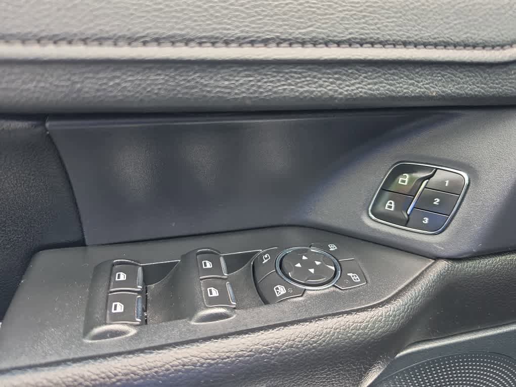 Used 2019 Ford Expedition XLT w/ Equipment Group 202A AWD/4WD image 15