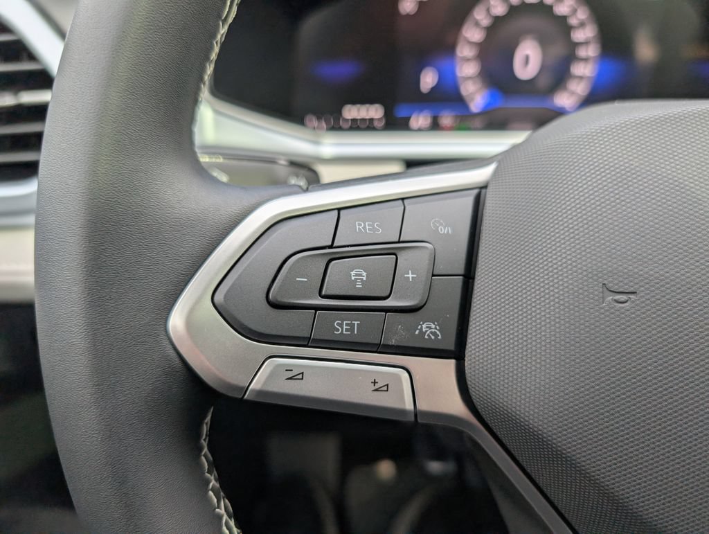 New 2026 Volkswagen Taos SE FWD image 16