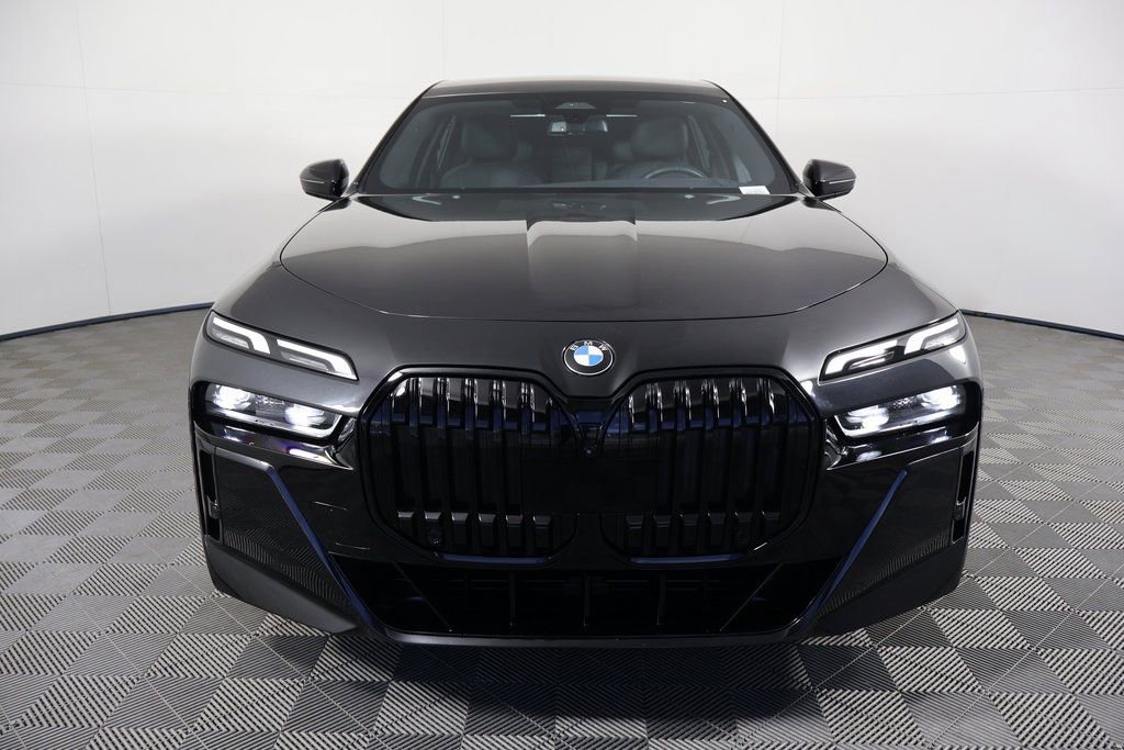 Used 2023 BMW 740i w/ Parking Assistance Package RWD image 2