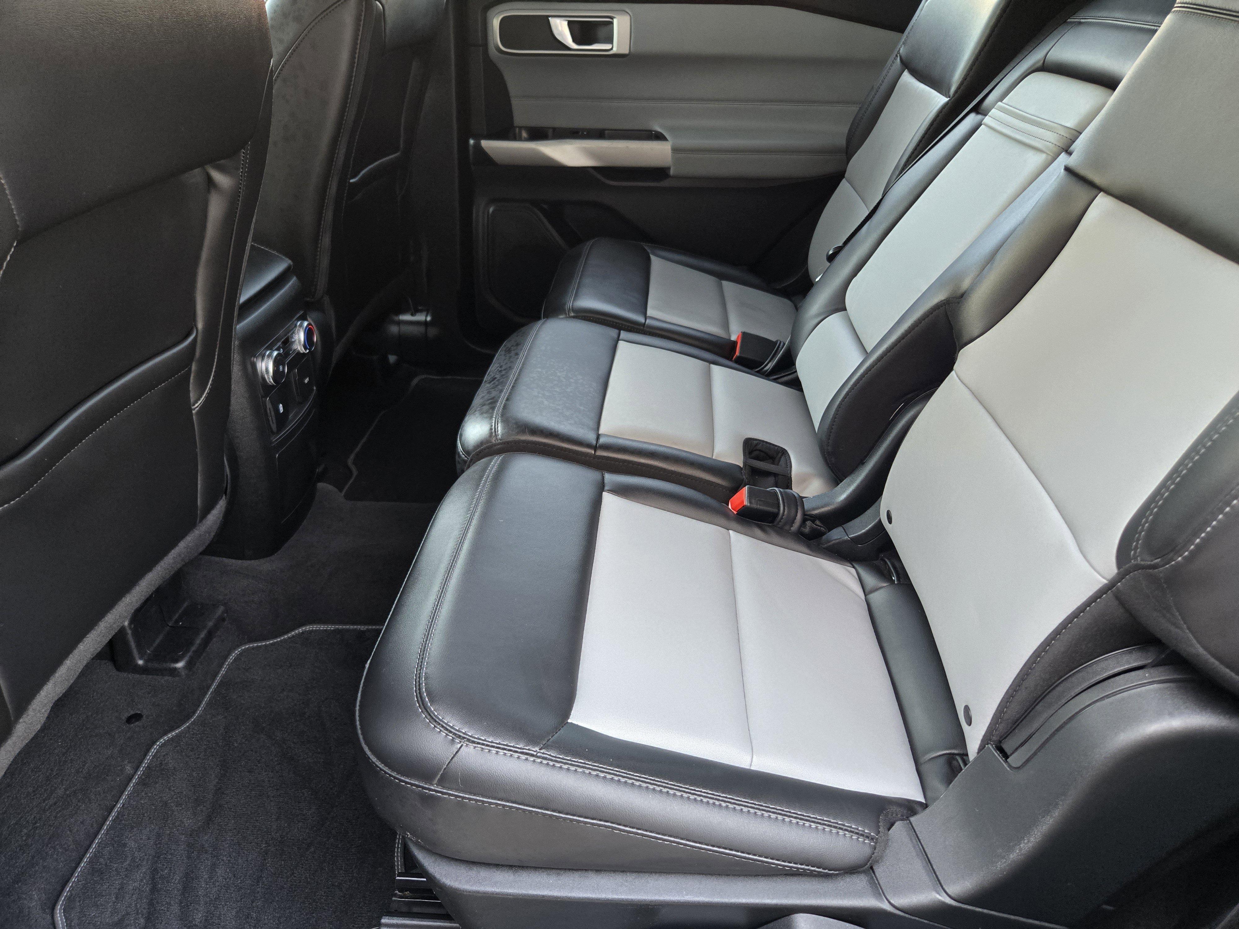 Certified 2022 Ford Explorer XLT w/ Equipment Group 202A image 22