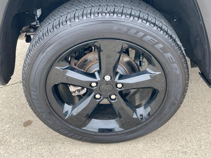 Used 2024 Jeep Grand Cherokee Altitude AWD/4WD image 10