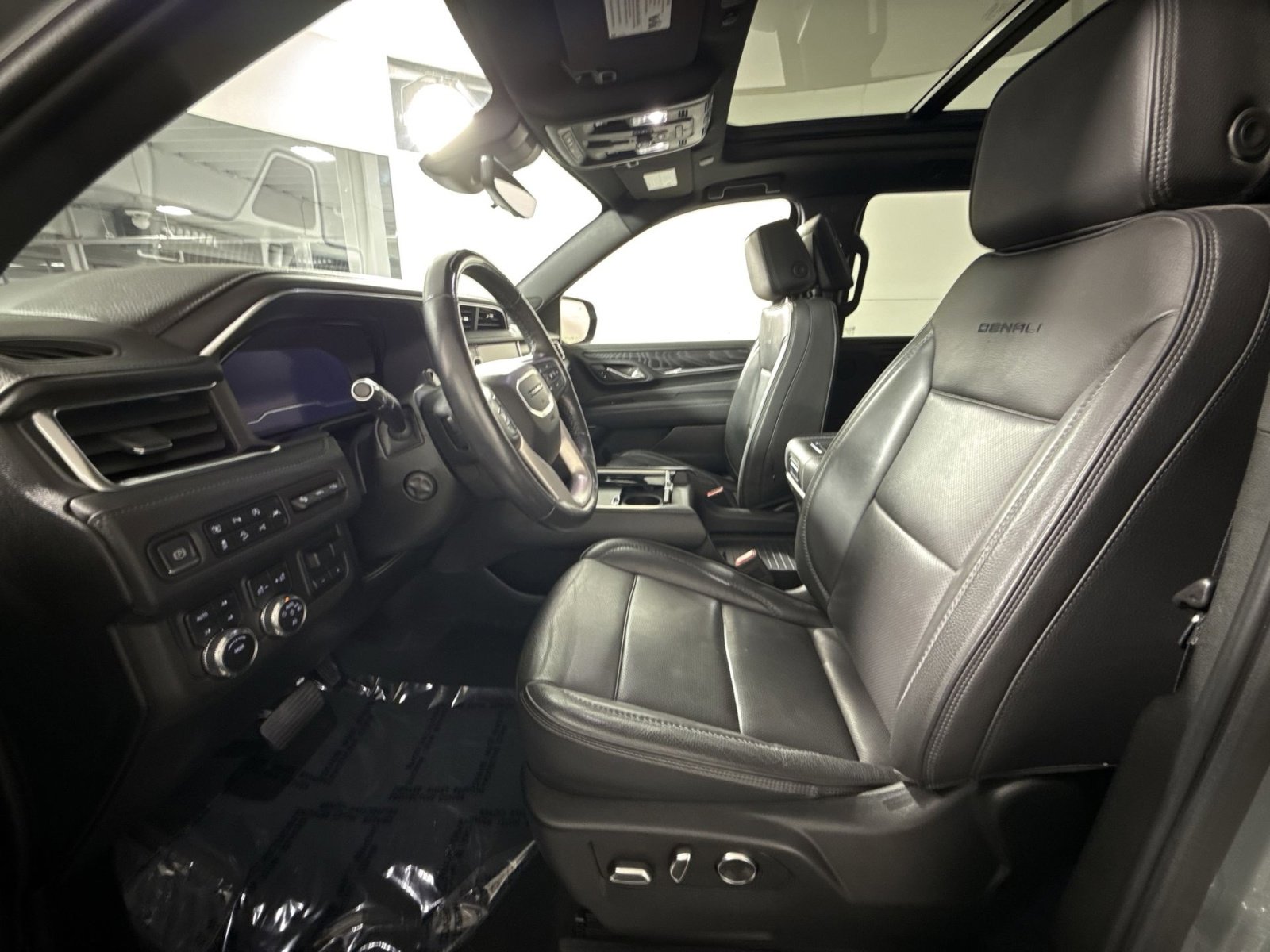 Used 2024 GMC Yukon Denali w/ Advanced Technology Package image 13