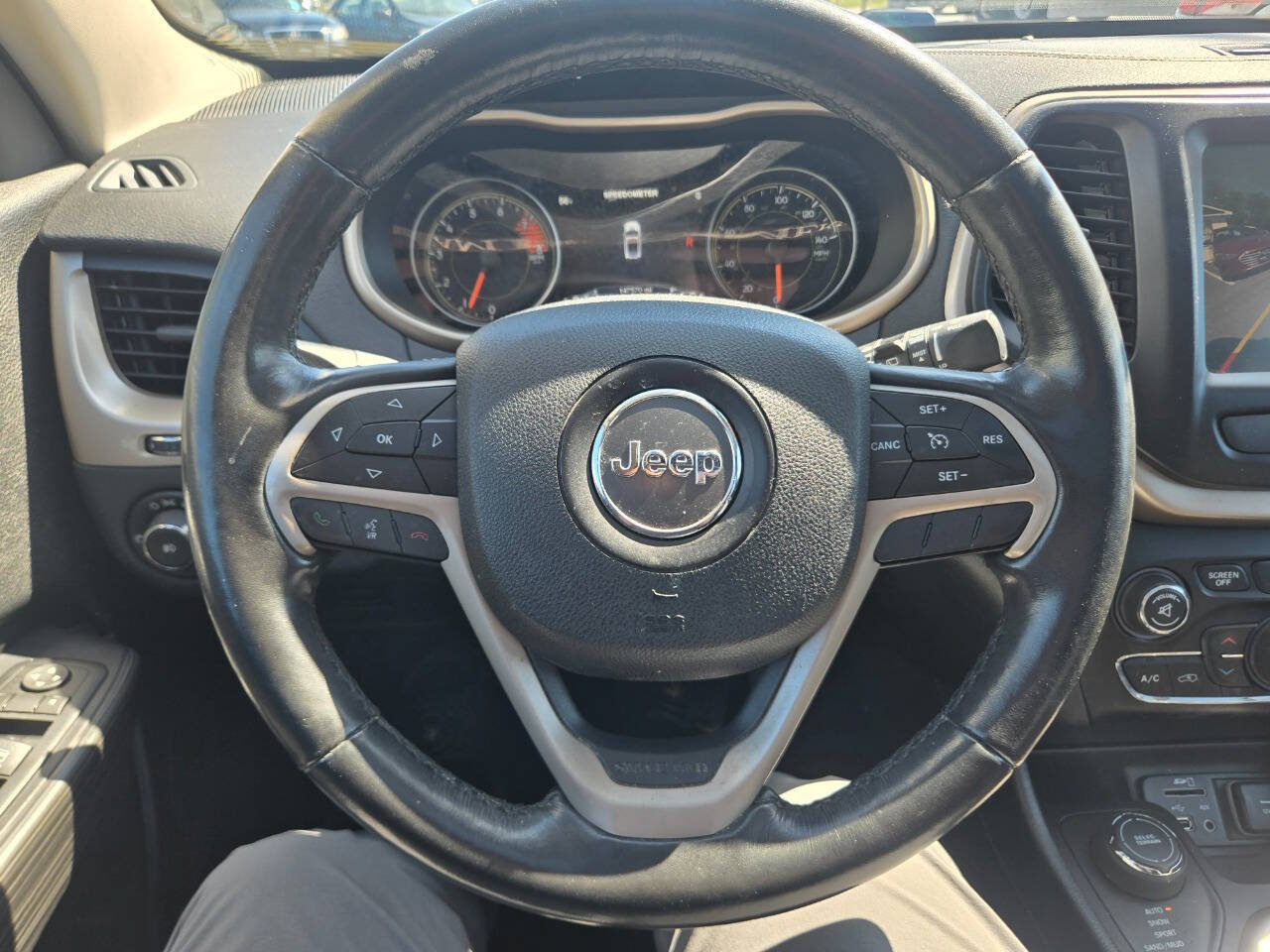 Used 2016 Jeep Cherokee Limited w/ Luxury Group AWD/4WD image 51