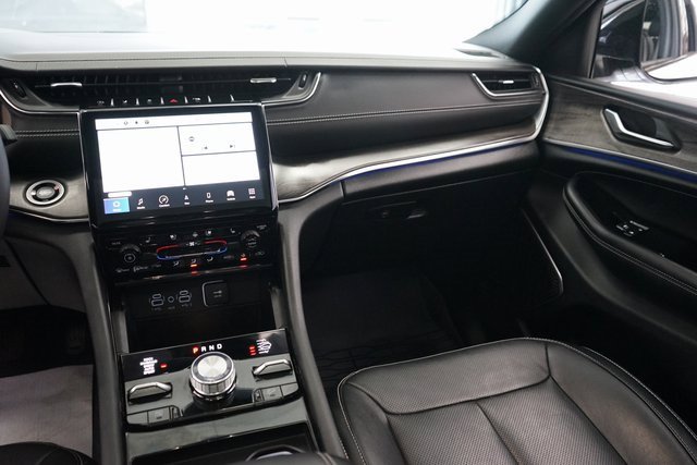 Used 2023 Jeep Grand Cherokee Overland image 12