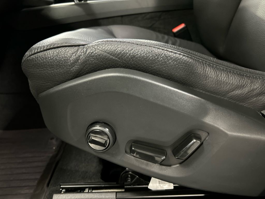 Certified 2024 Volvo XC60 B5 Plus w/ Climate Package image 11