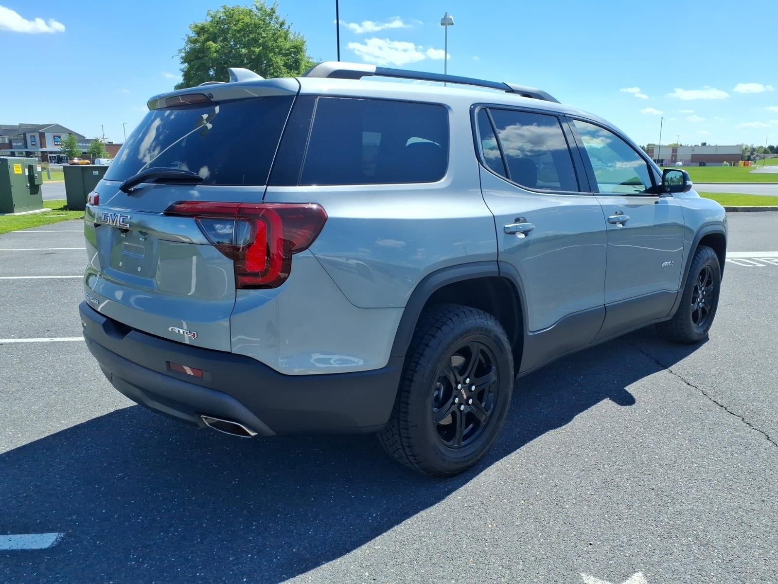 Certified 2023 GMC Acadia AT4 w/ Technology Package AWD/4WD image 4