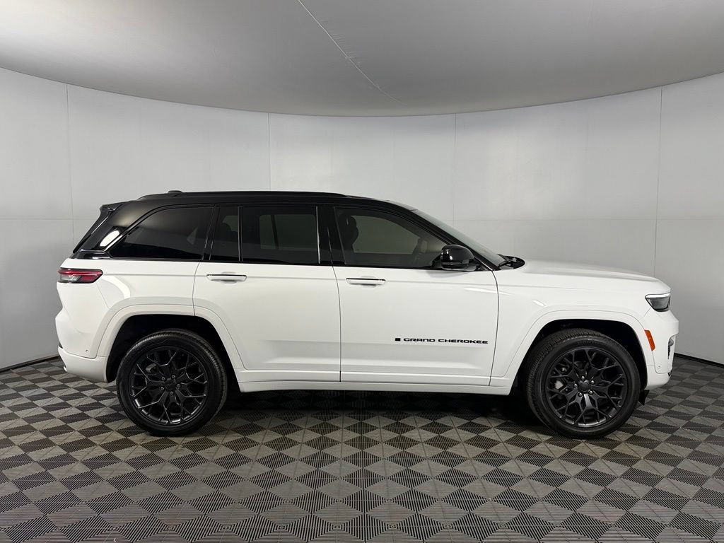 Used 2025 Jeep Grand Cherokee Summit w/ Obsidian Package AWD/4WD image 5