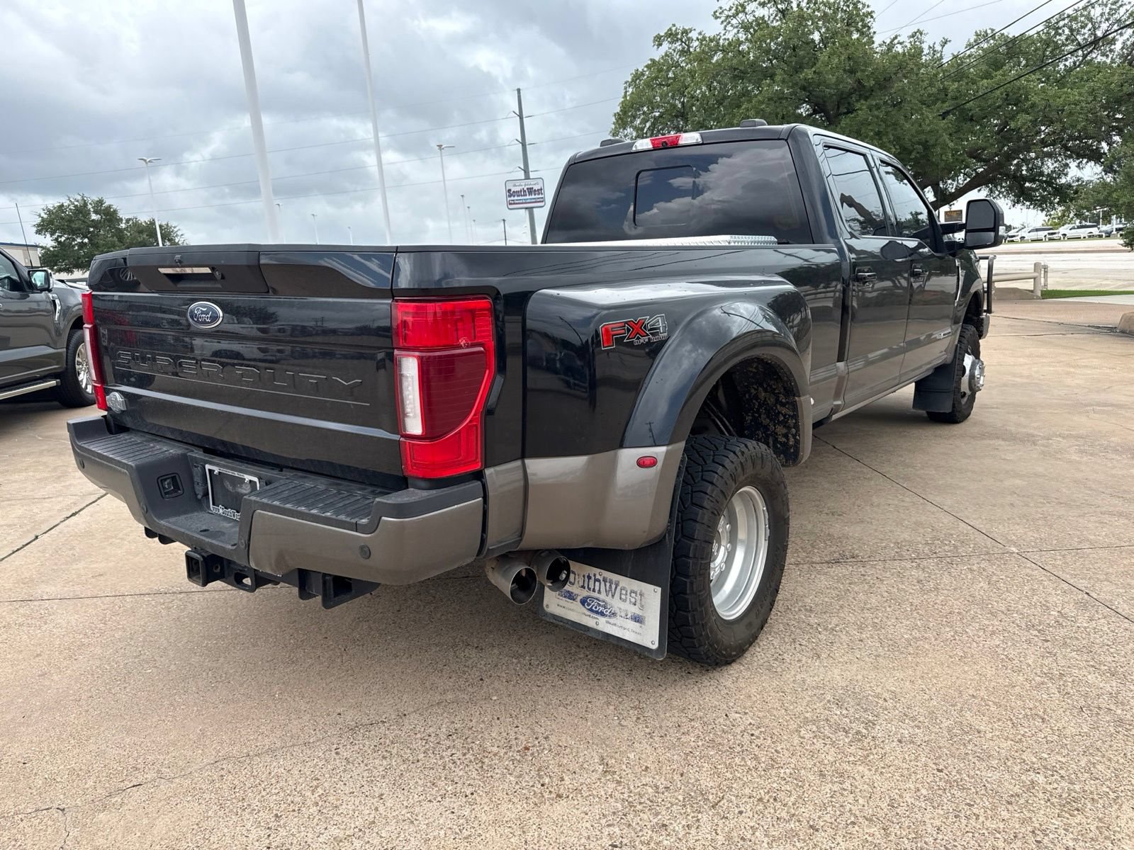 Used 2022 Ford F350 King Ranch w/ King Ranch Ultimate Package AWD/4WD image 7