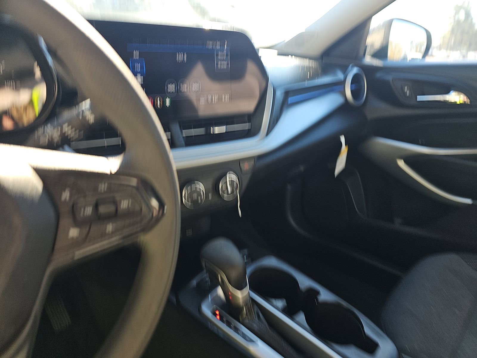 Used 2025 Chevrolet Trax LS w/ LS Convenience Package image 12