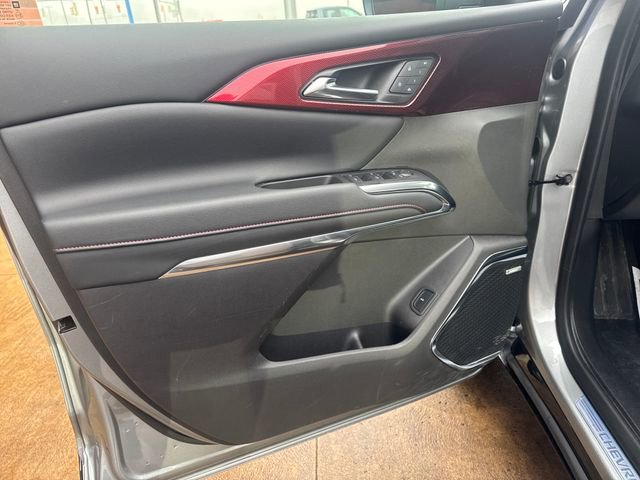 Used 2025 Chevrolet Traverse RS image 14