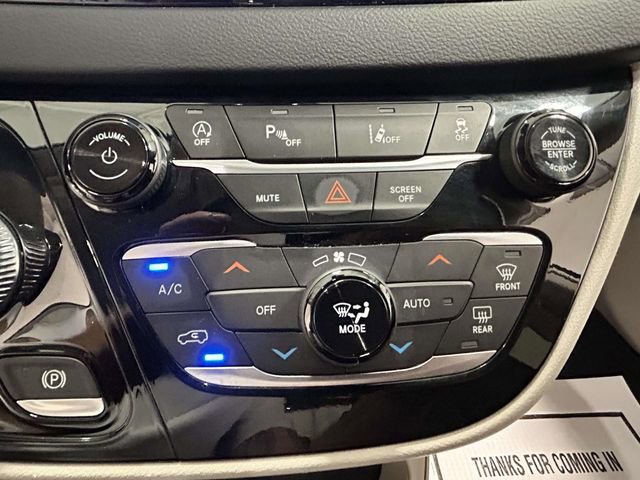 Used 2023 Chrysler Pacifica Touring-L FWD image 20
