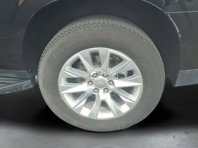 Used 2024 Chevrolet Suburban Premier AWD/4WD image 33