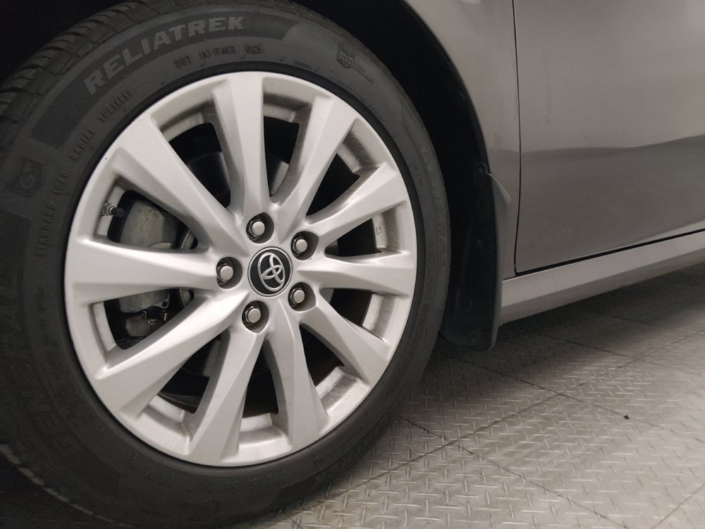Used 2019 Toyota Camry LE FWD image 31