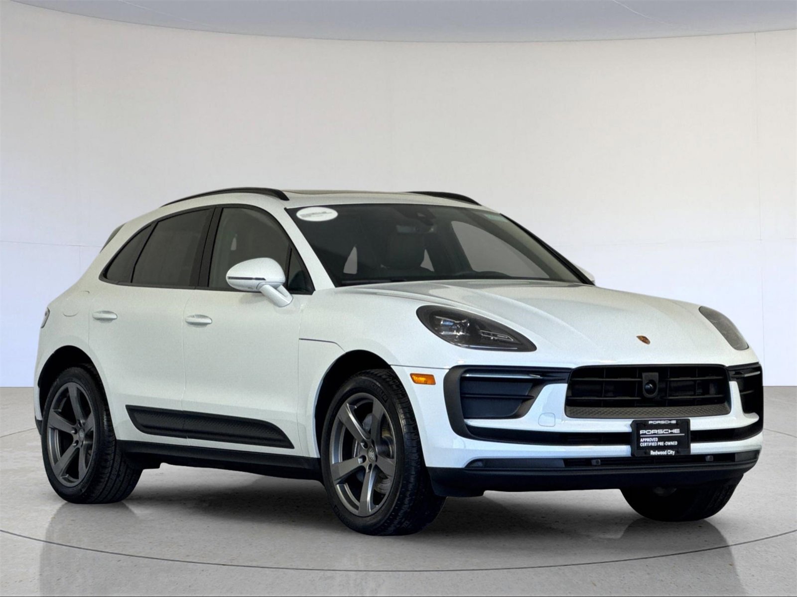 Used 2025 Porsche Macan image 10