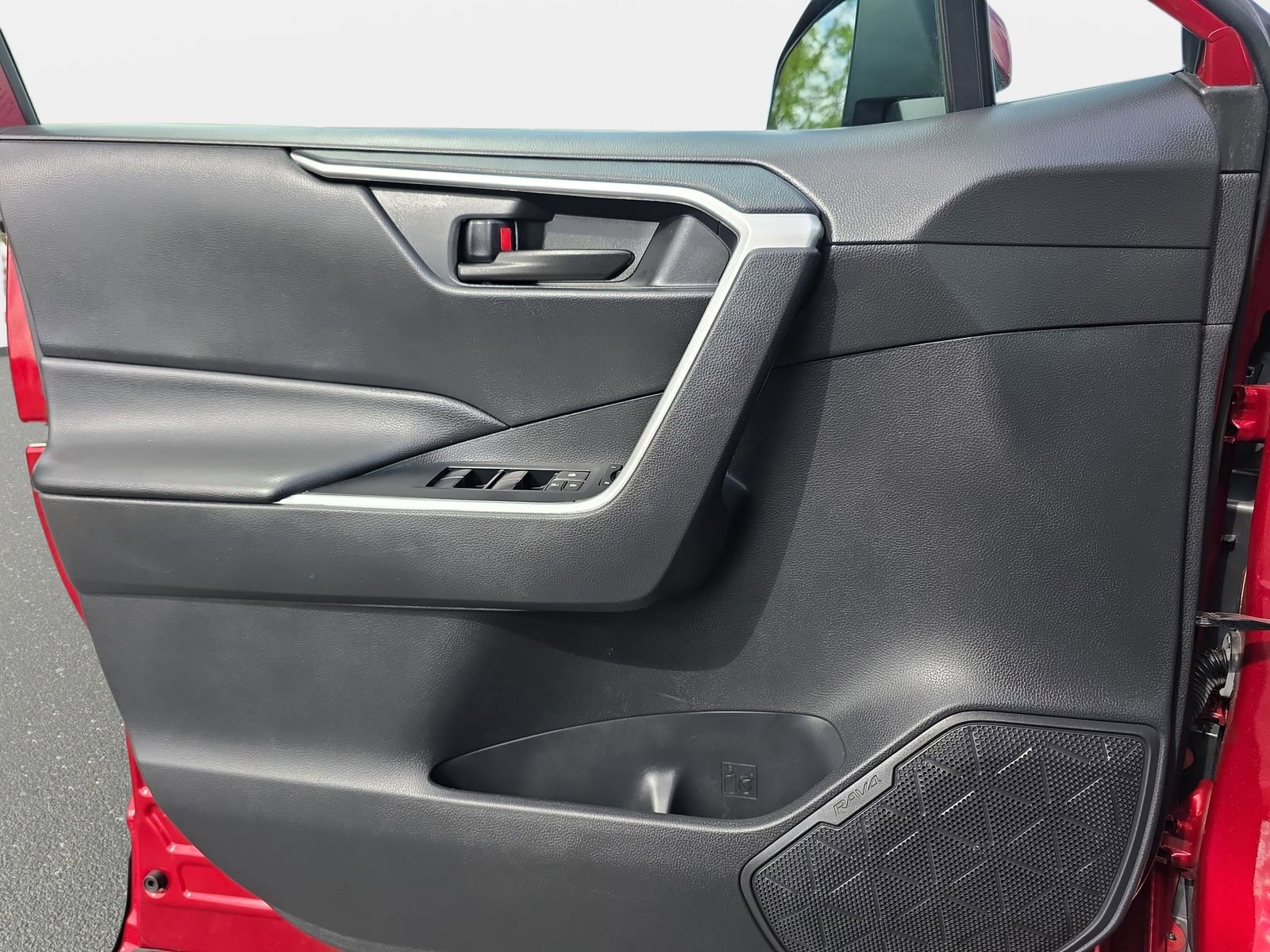 Used 2021 Toyota RAV4 LE image 26