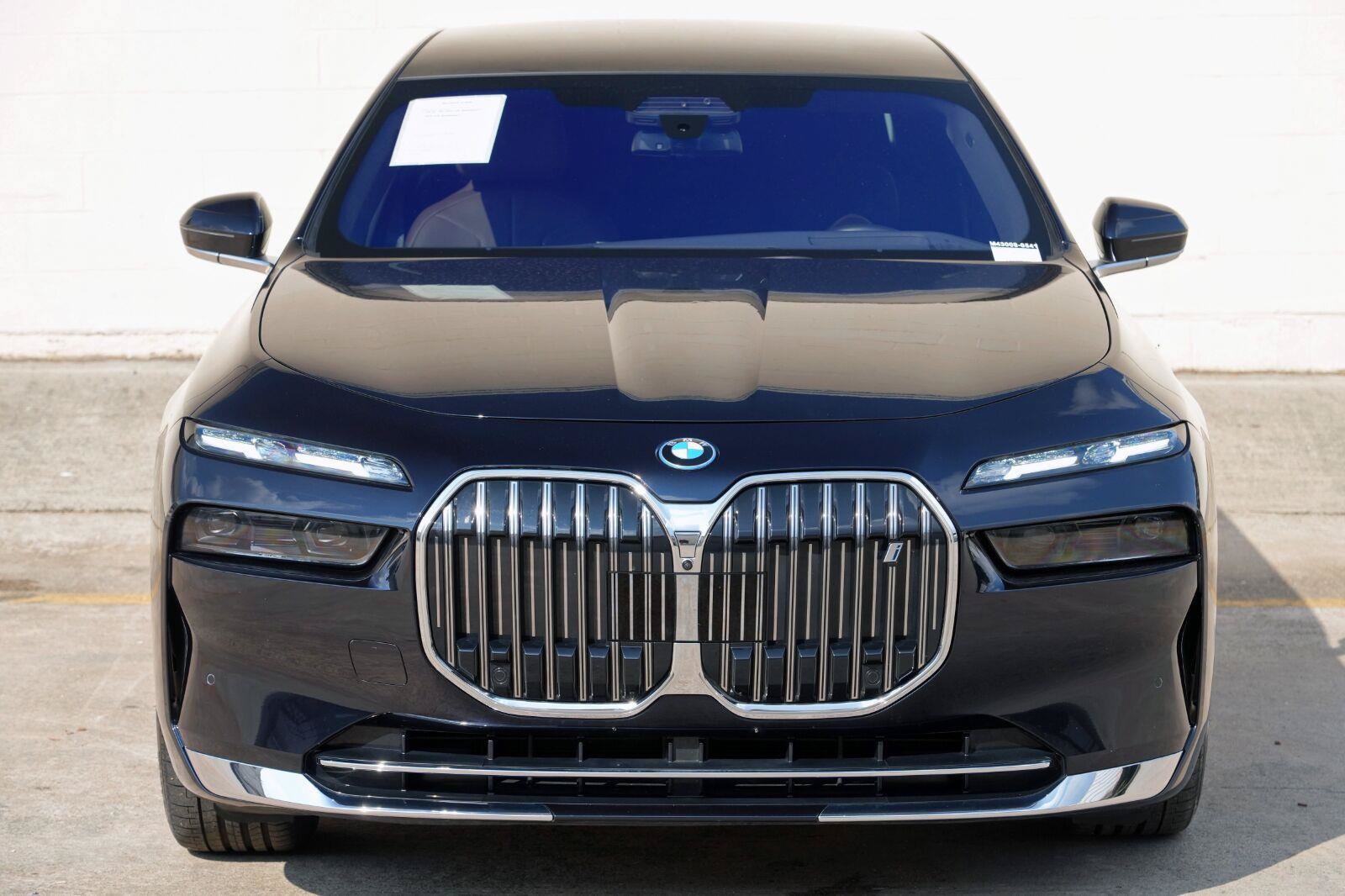 Used 2023 BMW i7 xDrive60 w/ Executive Package 2 AWD/4WD image 57