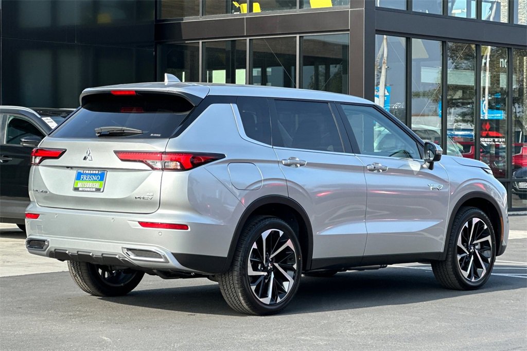 New 2025 Mitsubishi Outlander SE image 5