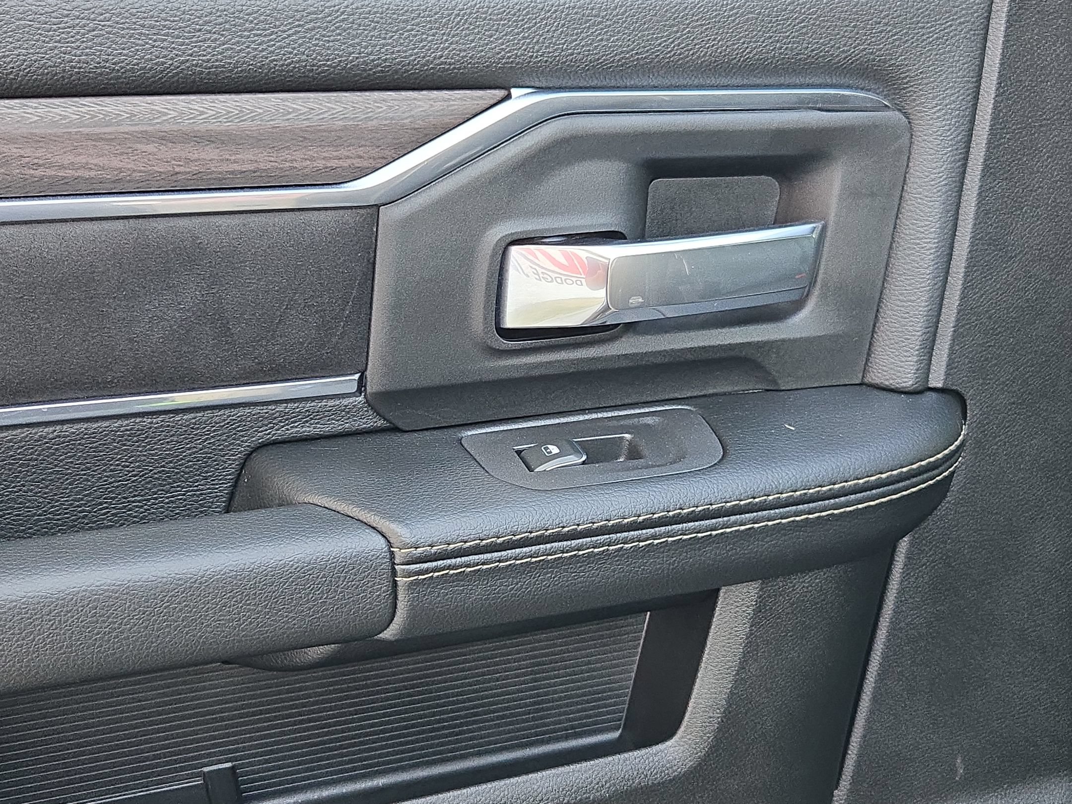 Used 2026 RAM 4500 4x4 Crew Cab DRW w/ Laramie Trim Package image 33