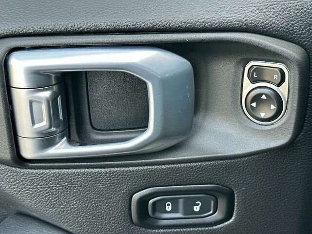 Used 2023 Jeep Gladiator Mojave w/ Cold Weather Group image 13