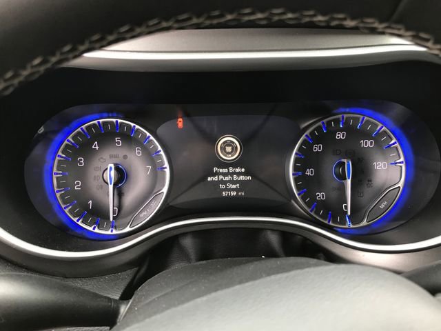 Used 2024 Chrysler Pacifica Touring-L FWD image 11