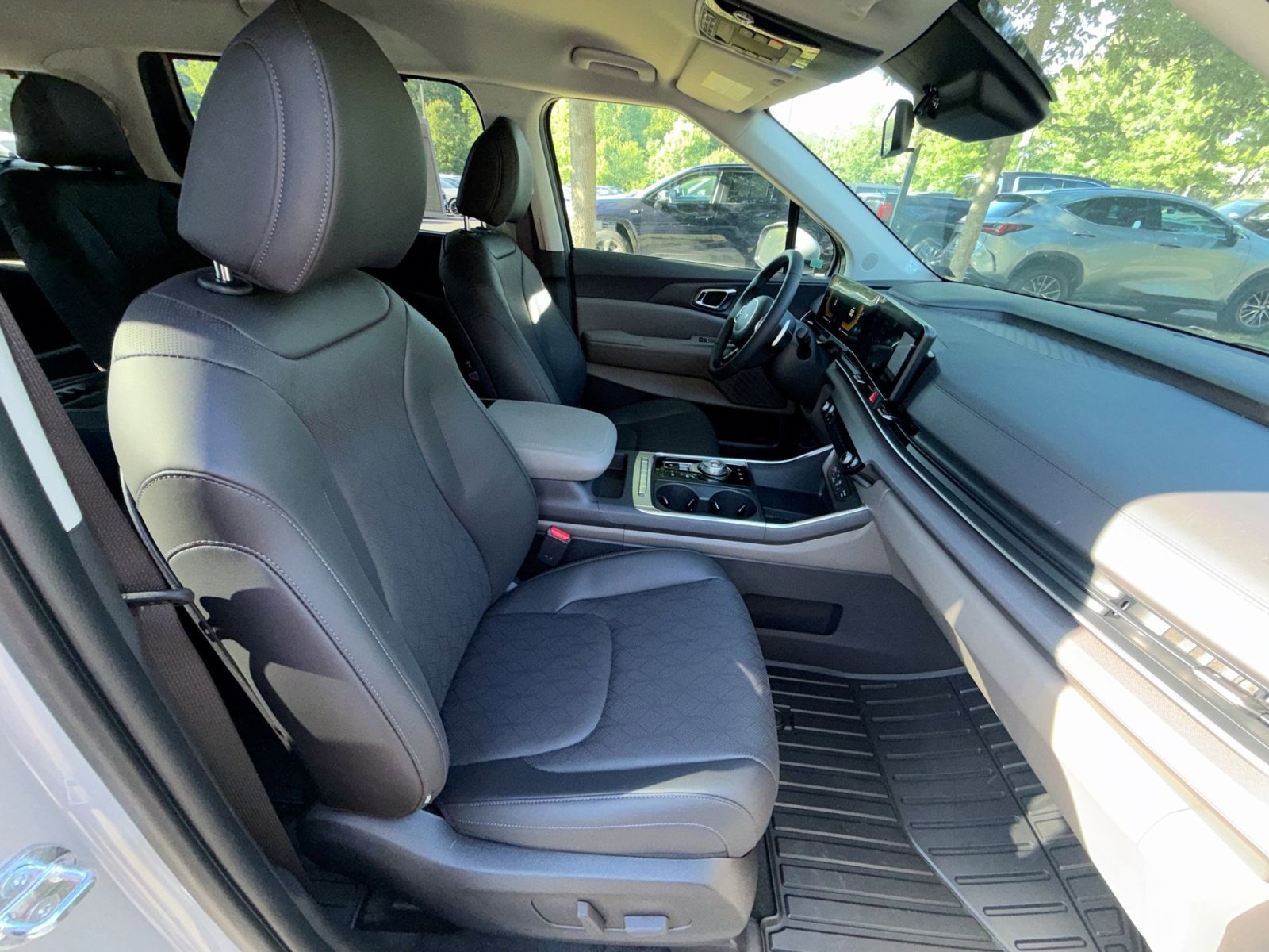 New 2026 Kia Carnival EX FWD image 22
