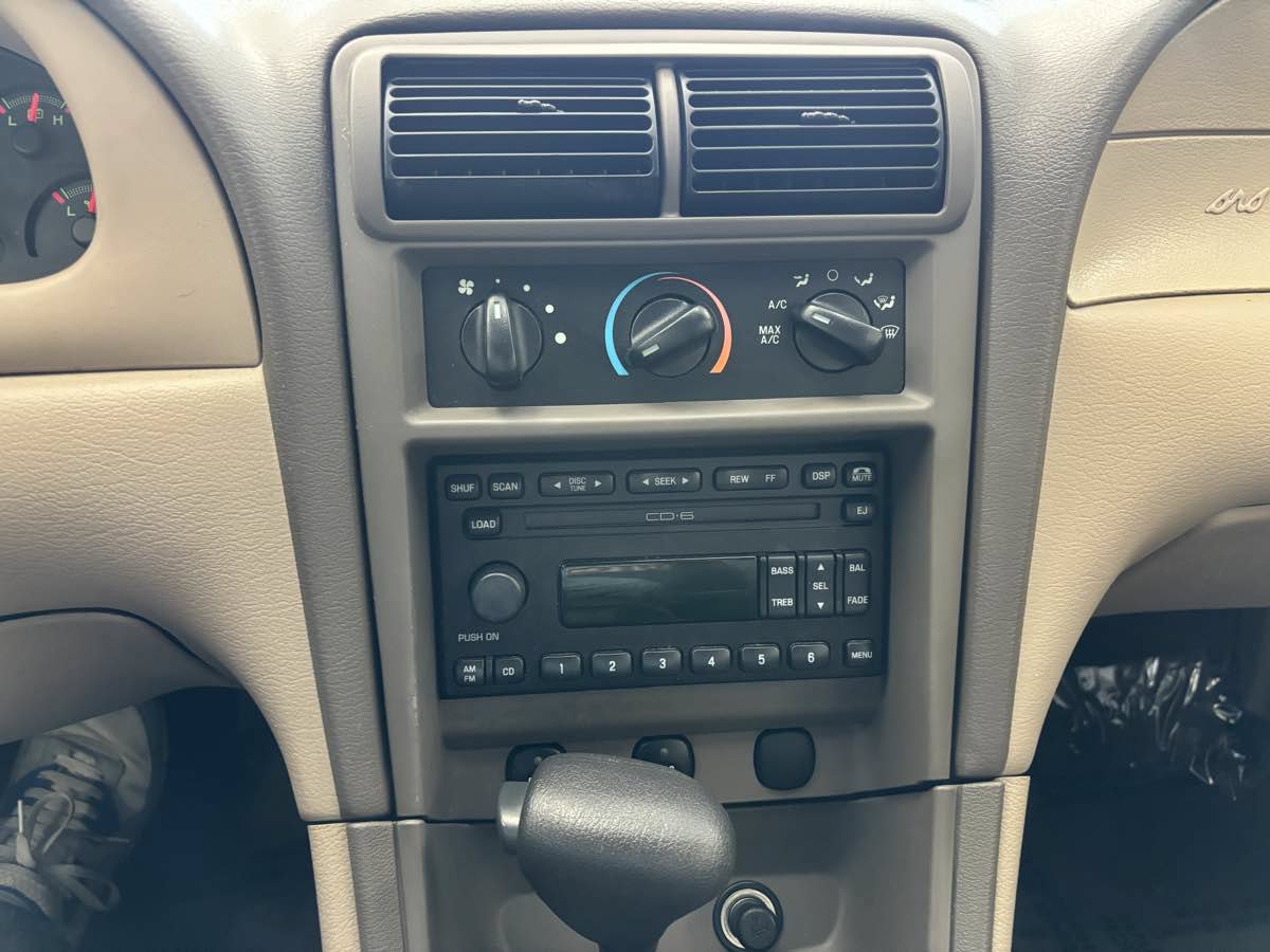 Used 2003 Ford Mustang Convertible RWD image 23