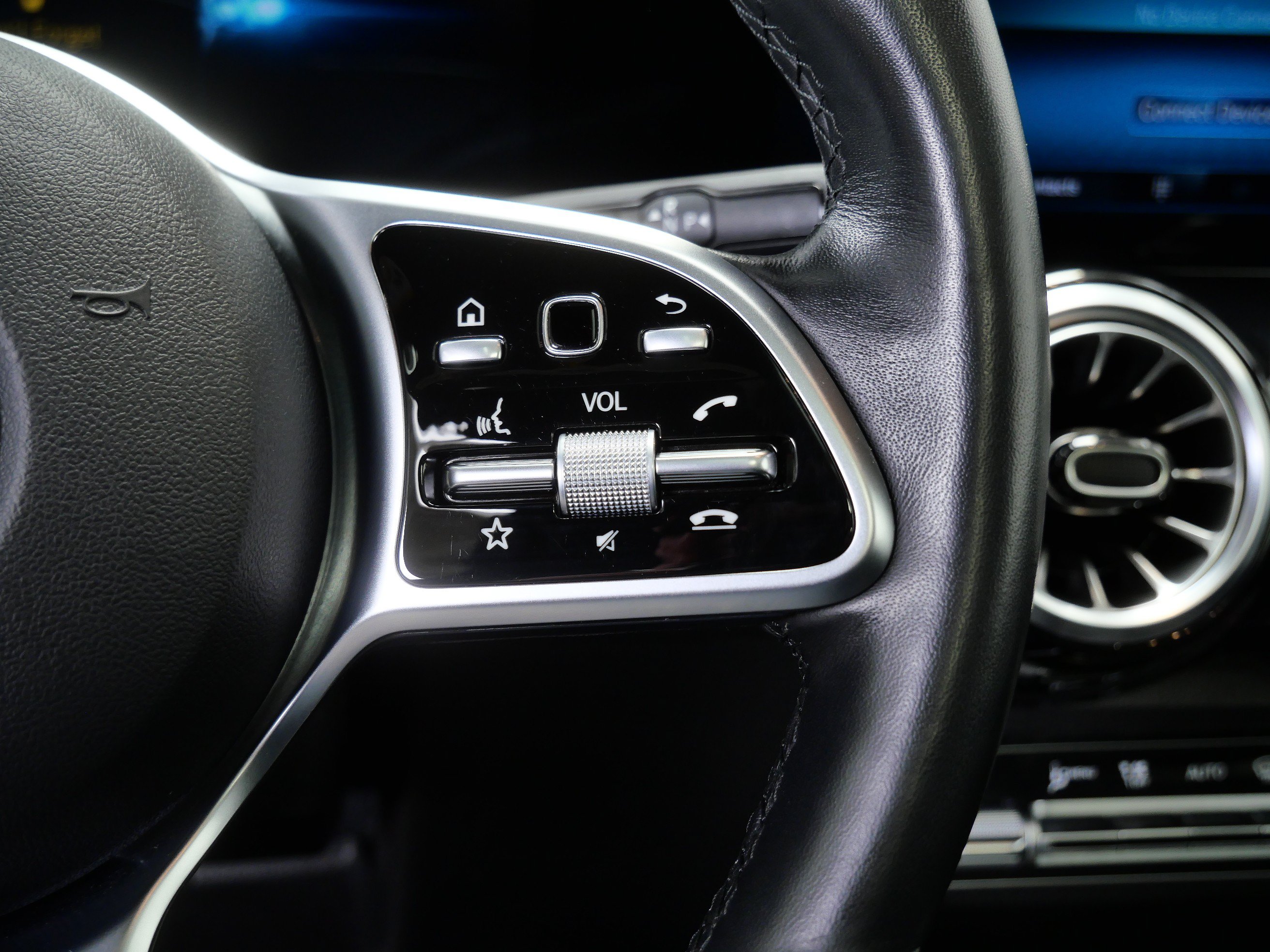 Certified 2022 Mercedes-Benz GLB 250 4MATIC image 25