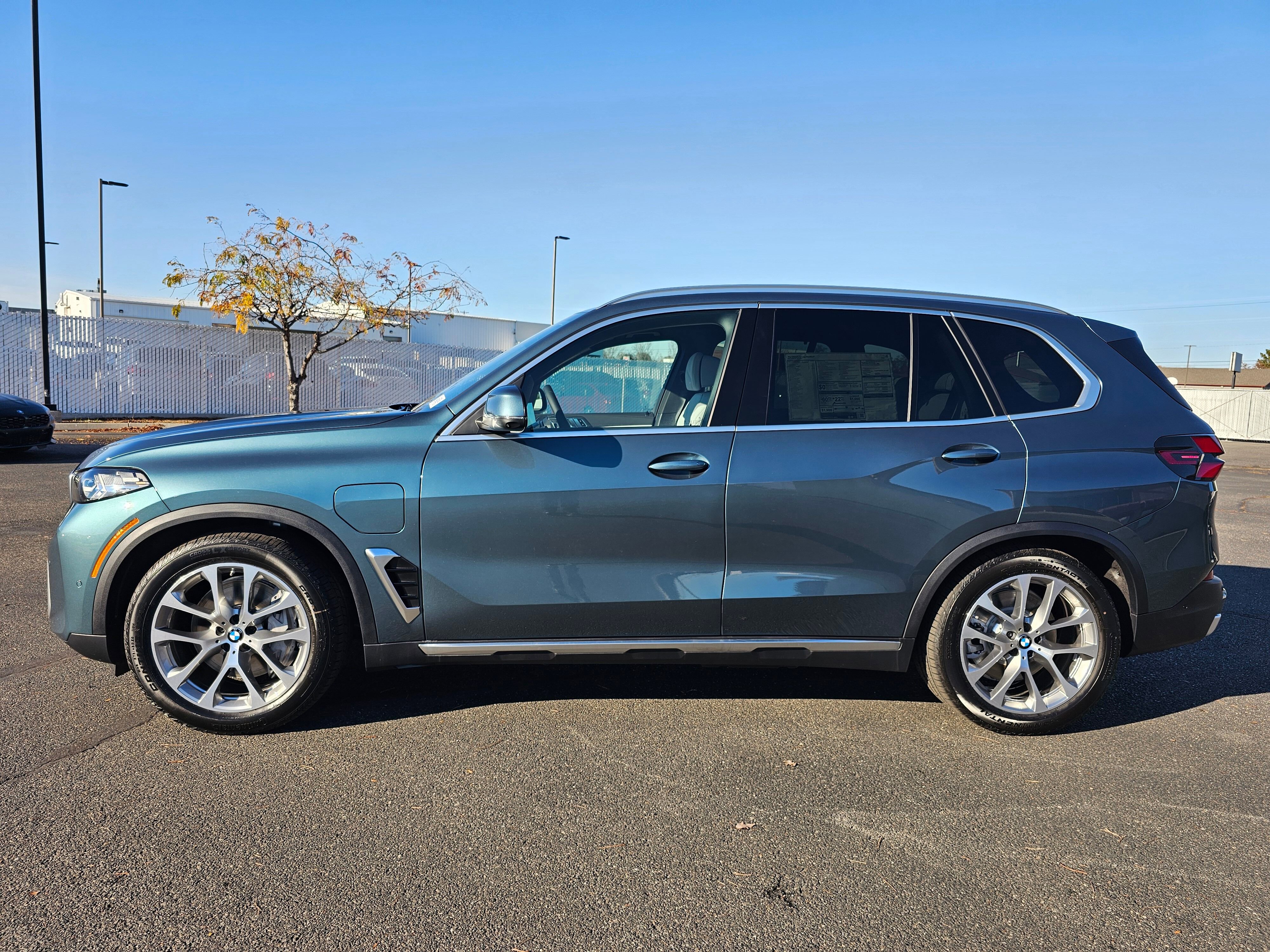 New 2026 BMW X5 xDrive50e w/ Executive Package image 3