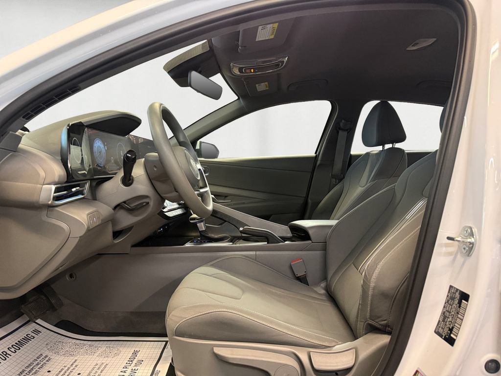 Certified 2024 Hyundai Elantra SEL FWD image 9