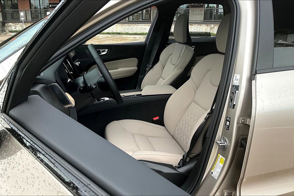 New 2026 Volvo XC60 B5 Plus w/ Protection Package Premier AWD/4WD image 28