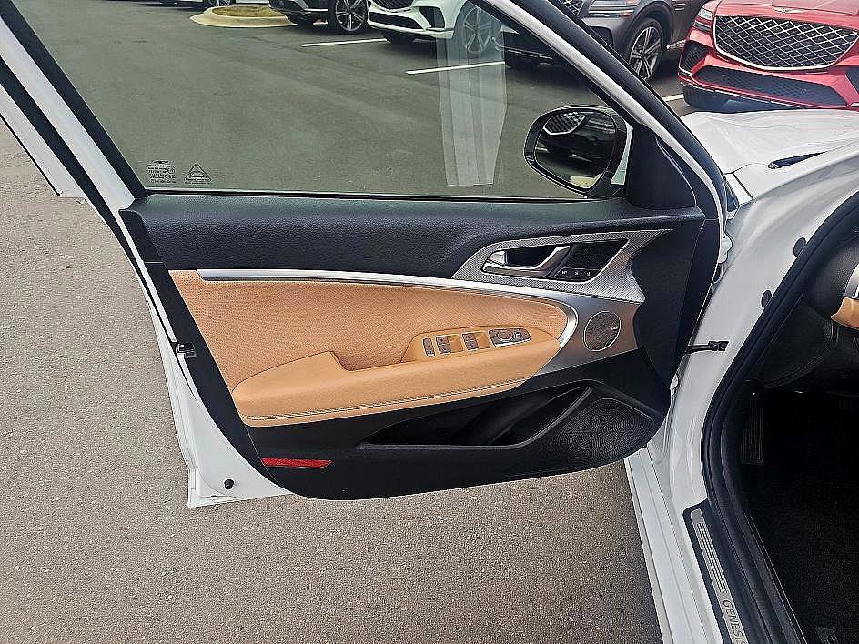 Used 2022 Genesis G70 2.0T w/ Prestige Package image 10