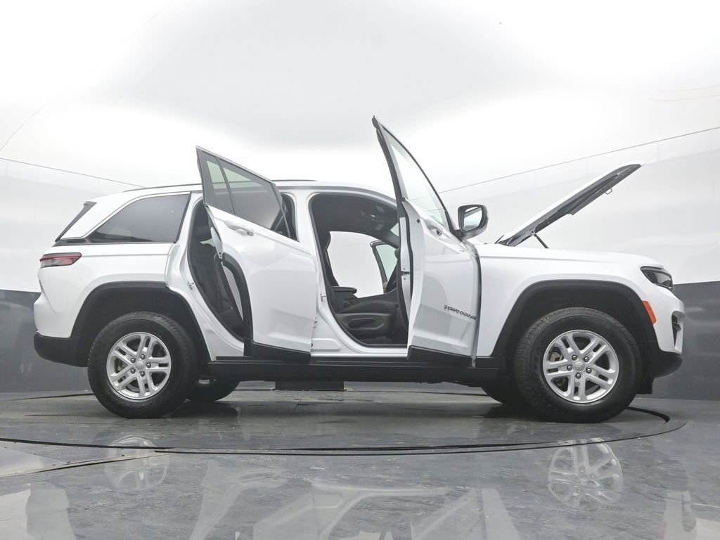 Used 2024 Jeep Grand Cherokee Laredo w/ Luxury Tech Group I image 59