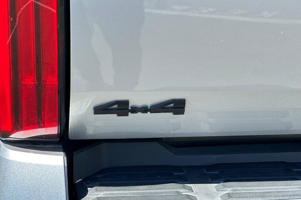 Used 2025 Toyota Tundra SR5 w/ SR5 Convenience Package AWD/4WD image 25