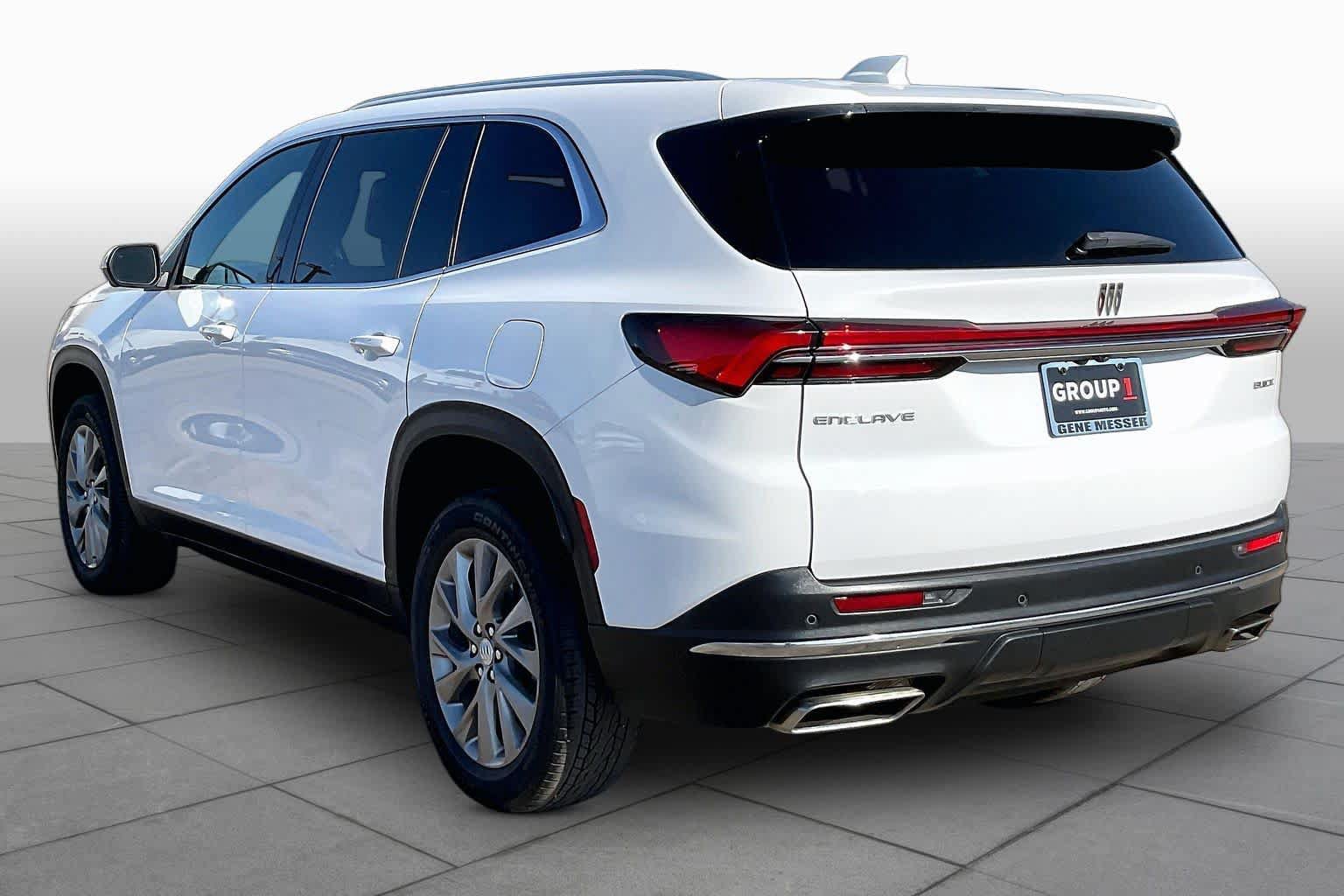 Used 2025 Buick Enclave Preferred FWD image 11