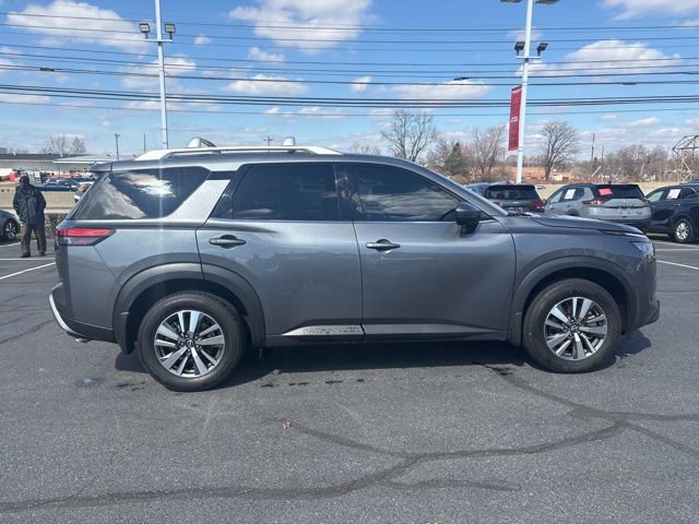 Certified 2025 Nissan Pathfinder SL w/ Black Appearance Package image 8