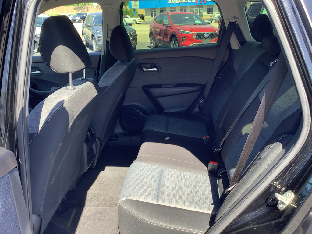 Used 2023 Nissan Rogue SV image 10