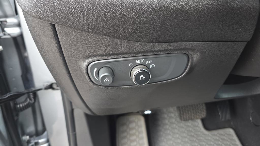 Used 2023 Chevrolet Equinox LS w/ LS Convenience Package image 18