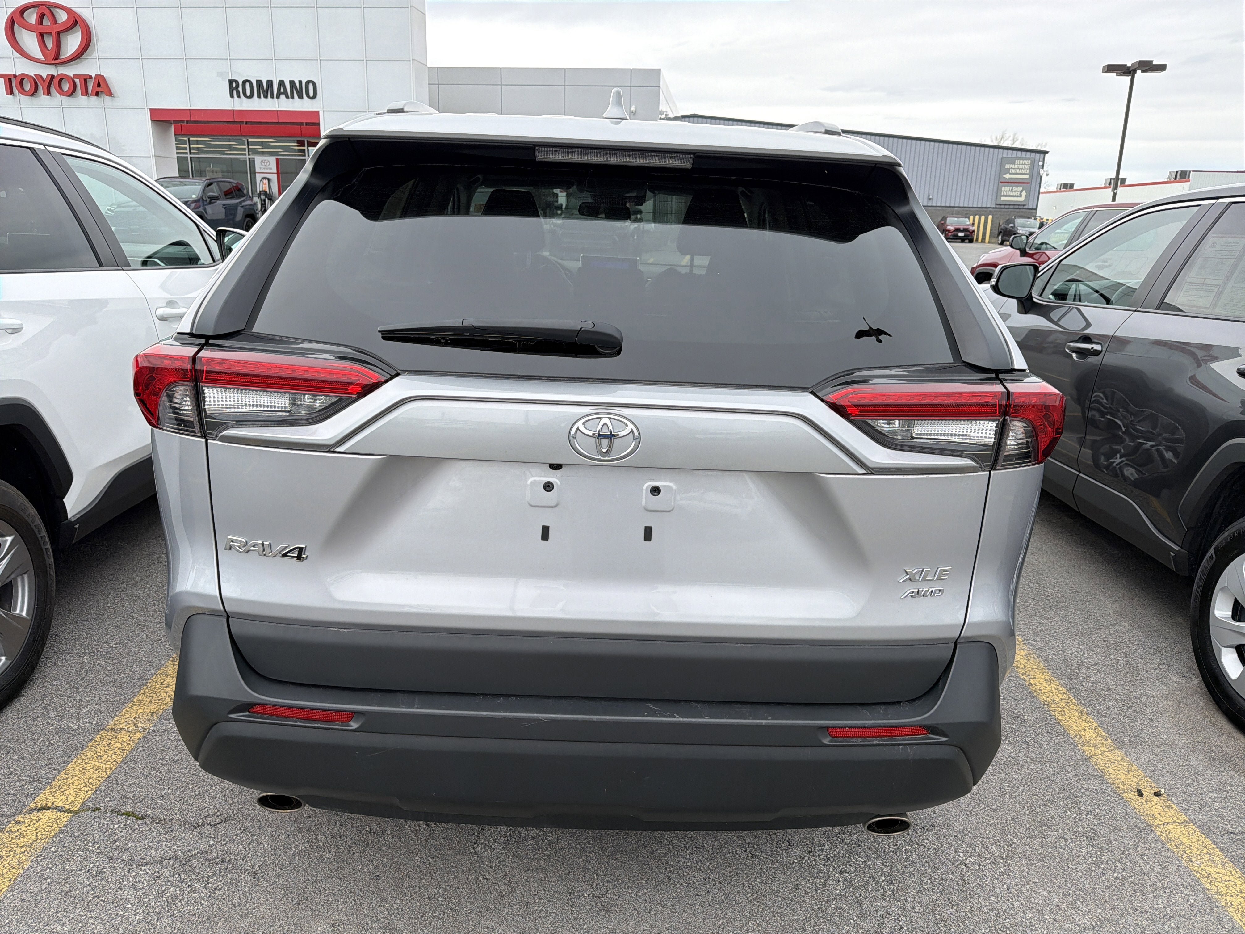 Used 2023 Toyota RAV4 XLE Premium AWD/4WD image 6