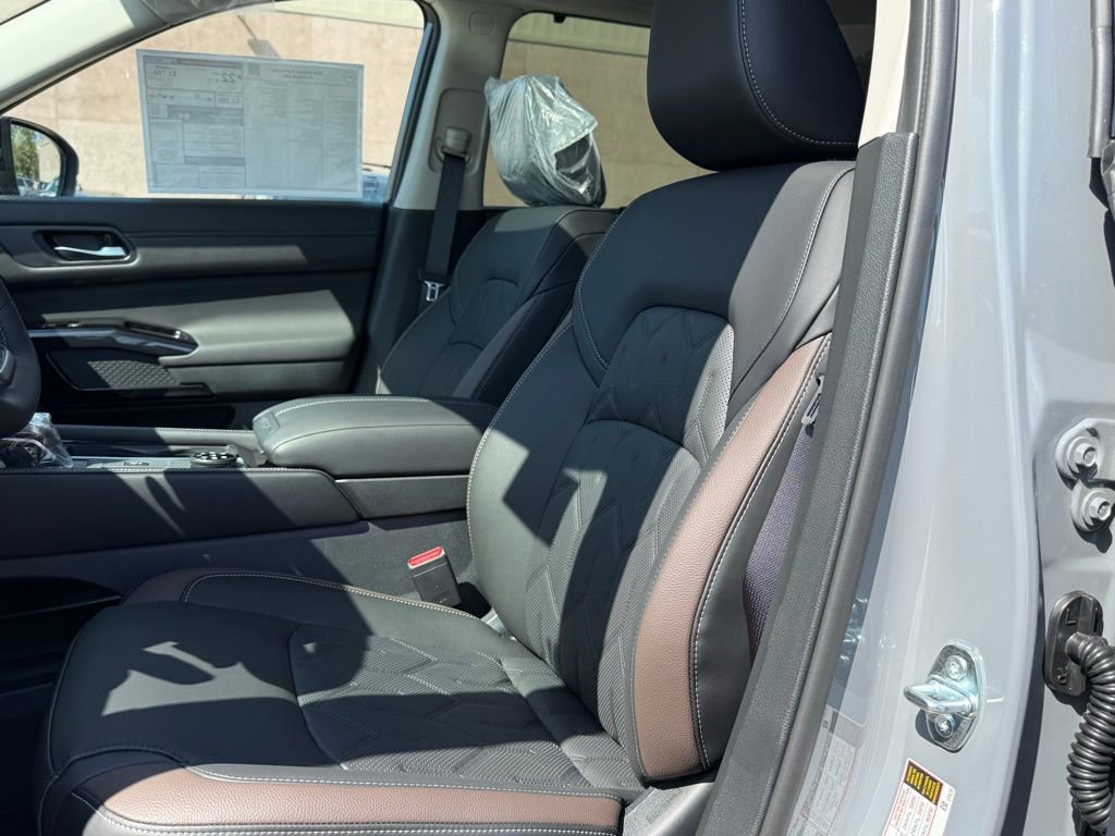 New 2026 Nissan Pathfinder Platinum w/ Lighting Package AWD/4WD image 16