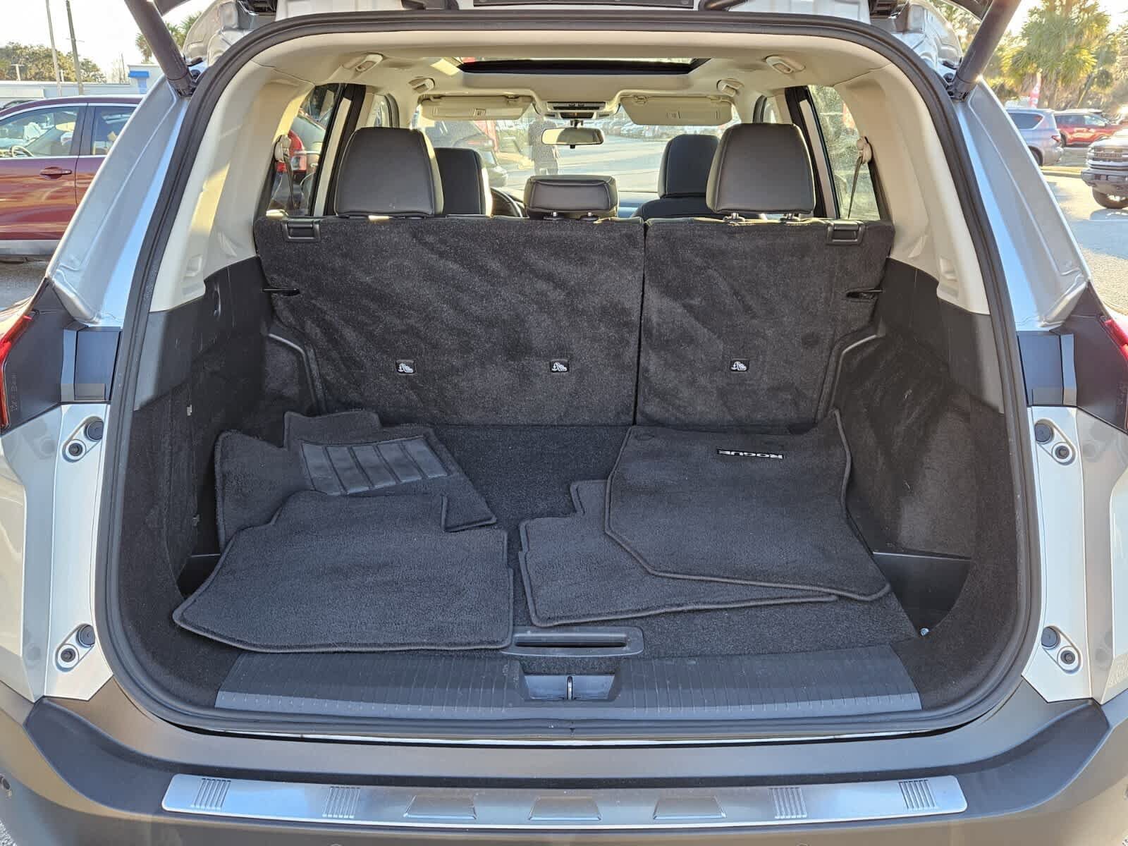 Used 2022 Nissan Rogue SV w/ SV Premium Package image 6