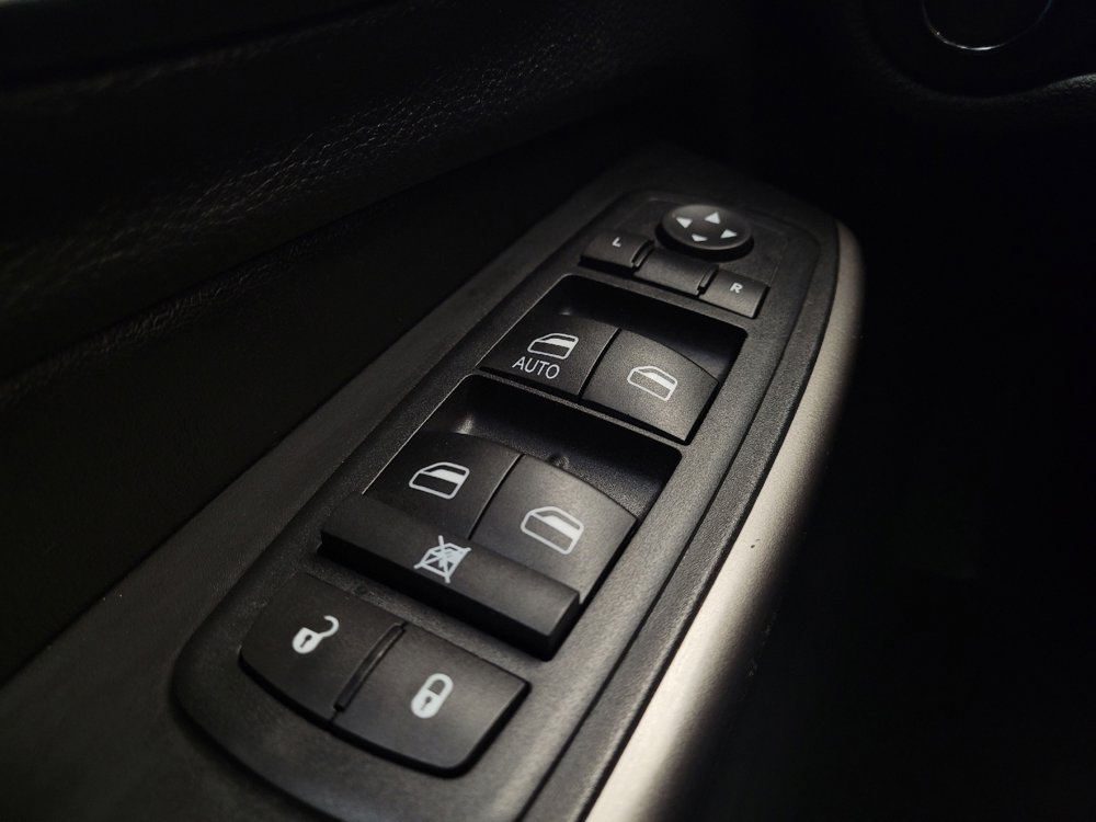 Used 2019 Jeep Cherokee Latitude w/ Popular Appearance Group image 27