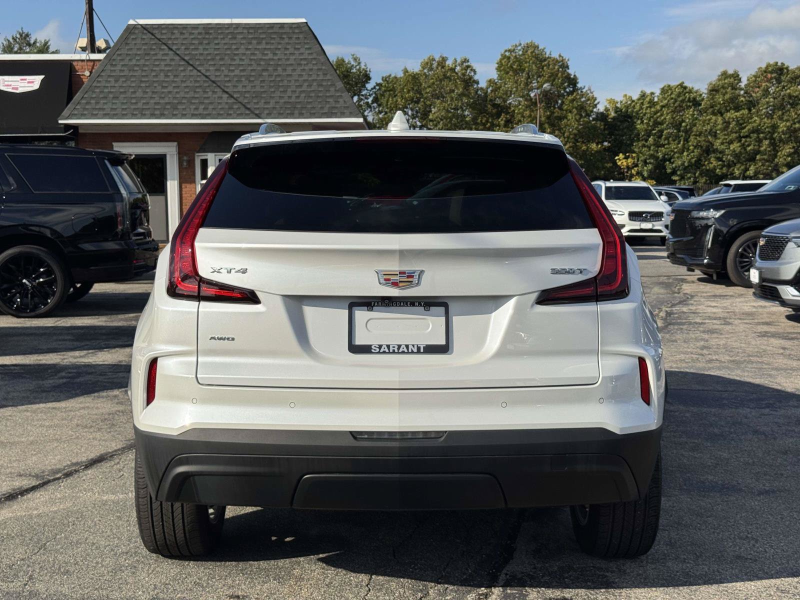 Certified 2024 Cadillac XT4 Luxury w/ Cold Weather Package AWD/4WD image 6