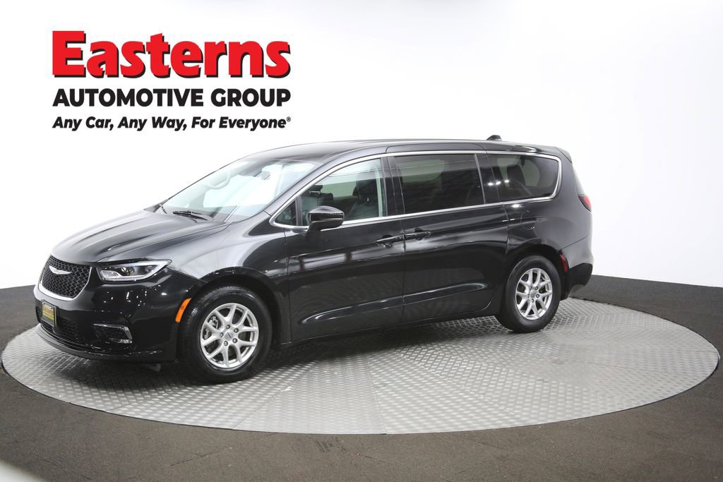 Used 2023 Chrysler Pacifica Touring-L FWD image 56