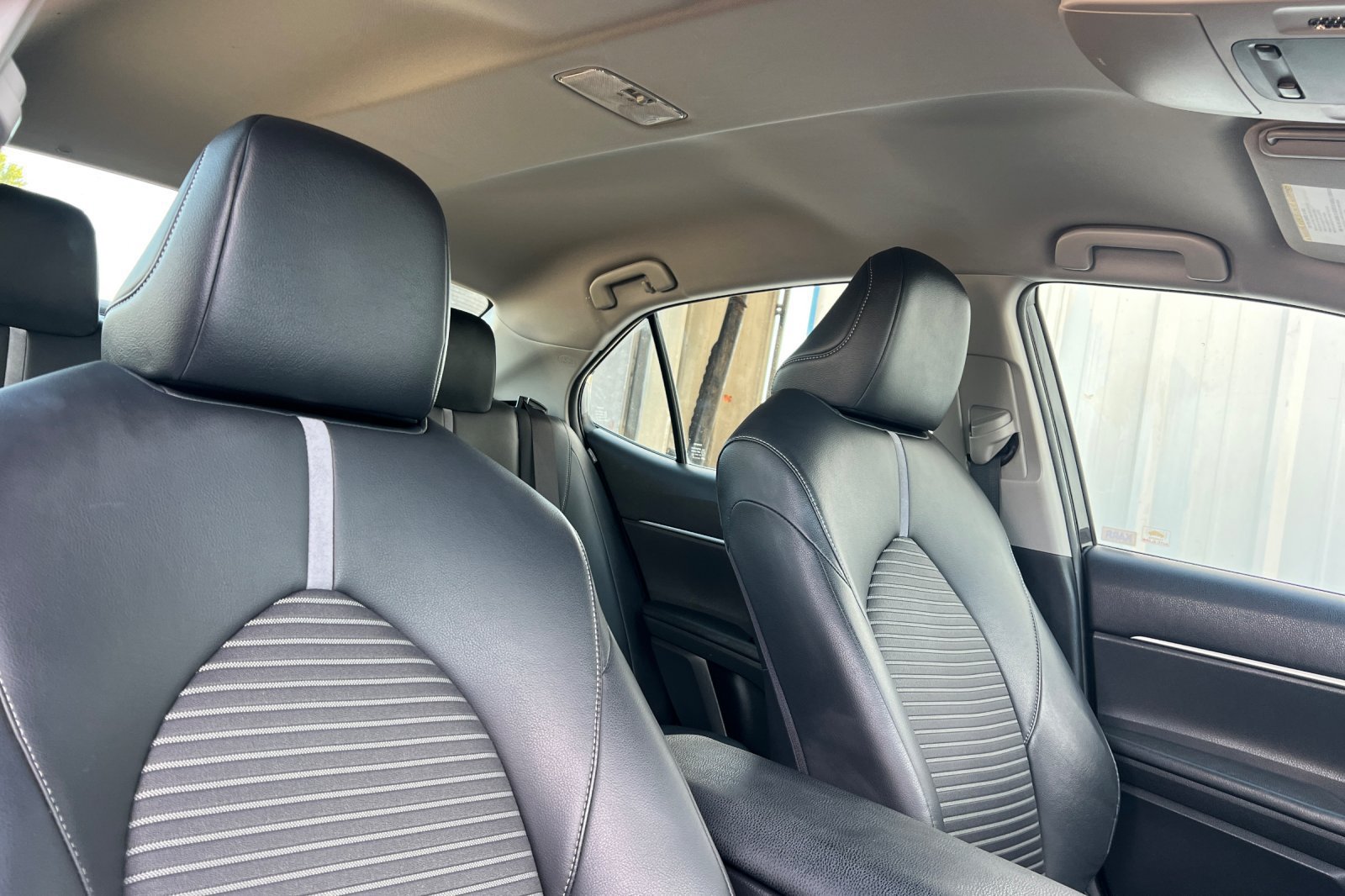 Used 2018 Toyota Camry SE FWD image 17