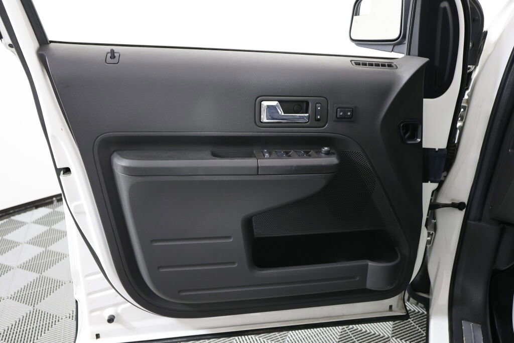 Used 2010 Ford Edge Limited FWD image 12