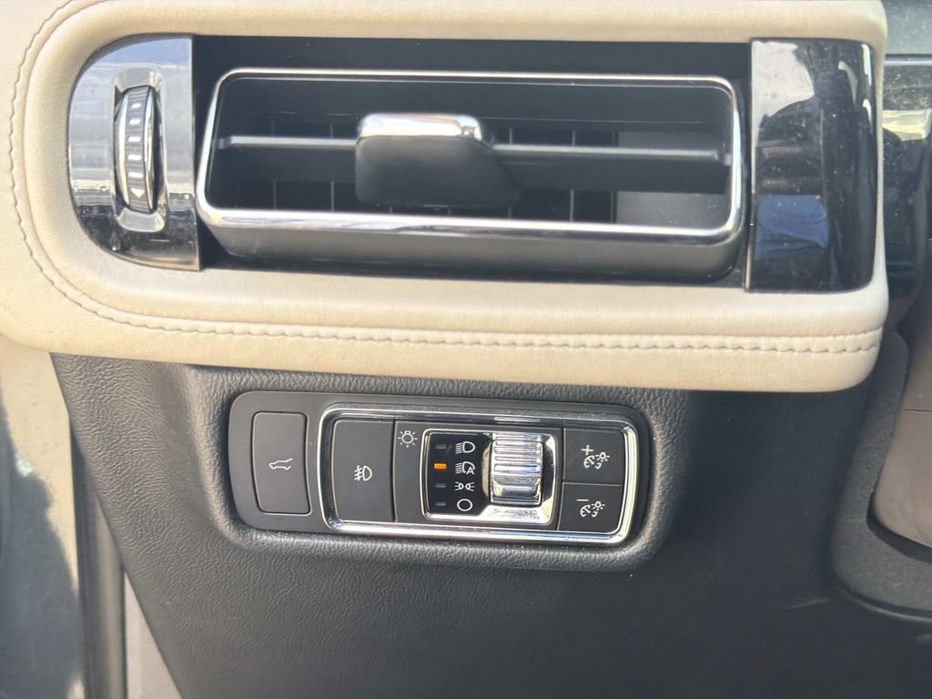 Used 2021 Lincoln Aviator Reserve w/ Class IV Trailer Tow Package RWD image 22