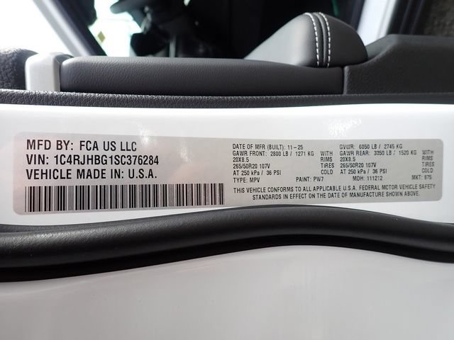 New 2025 Jeep Grand Cherokee Limited w/ Black Appearance Package AWD/4WD image 16